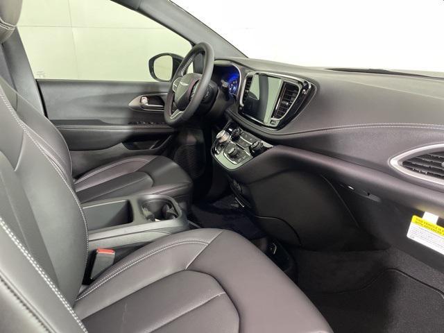 new 2025 Chrysler Pacifica car, priced at $39,900