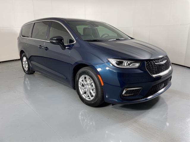 new 2025 Chrysler Pacifica car, priced at $39,900