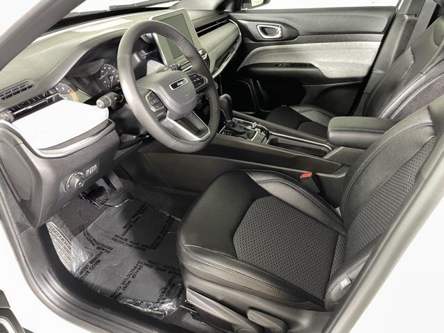 new 2025 Jeep Compass car, priced at $25,900