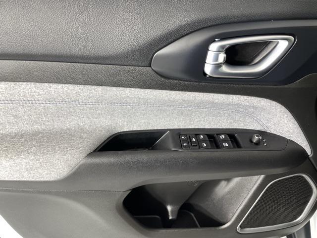 new 2025 Jeep Compass car, priced at $25,900