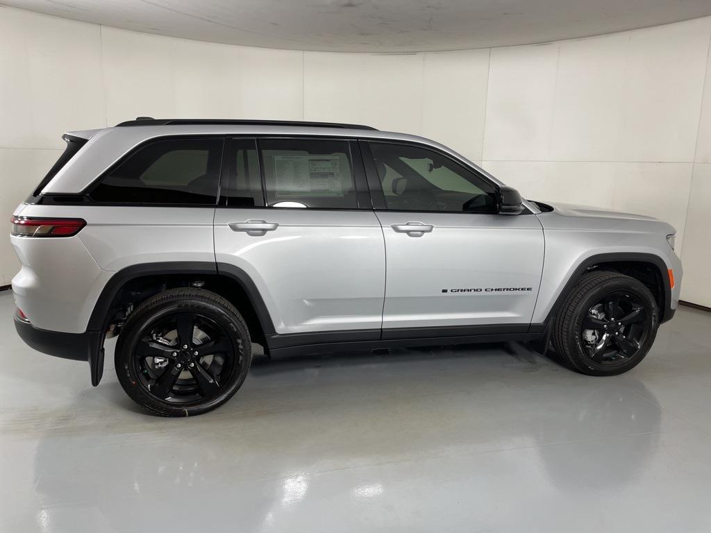 new 2025 Jeep Grand Cherokee car, priced at $39,545