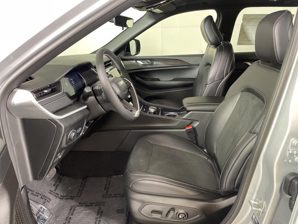new 2025 Jeep Grand Cherokee car, priced at $39,545