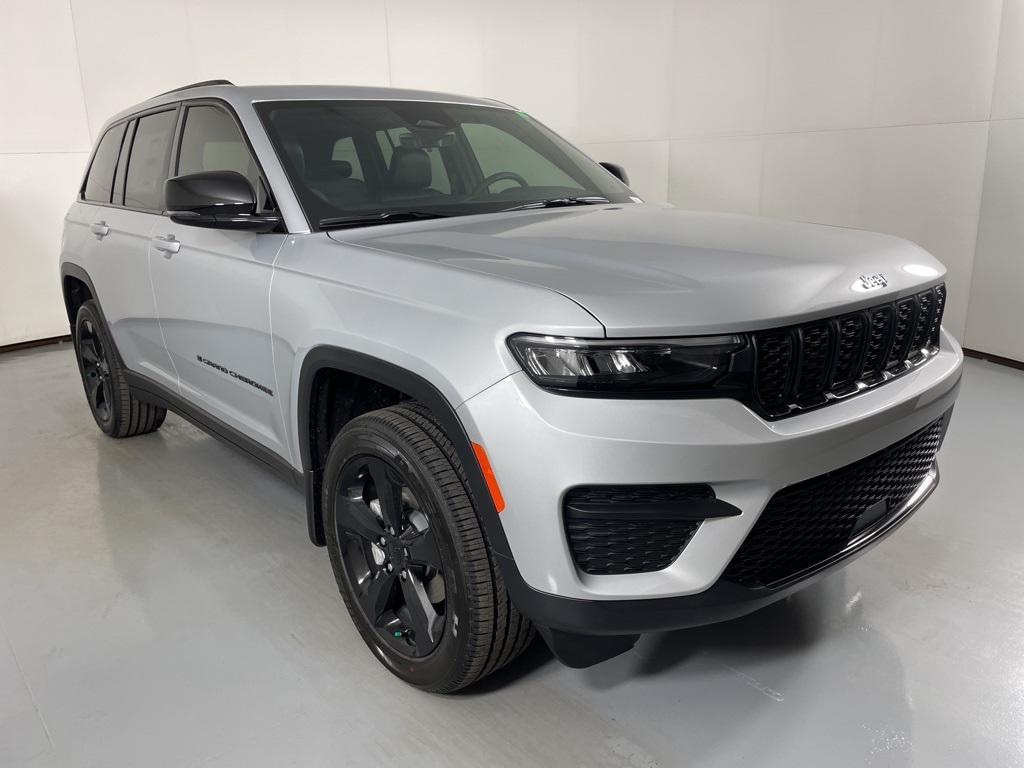 new 2025 Jeep Grand Cherokee car, priced at $39,545