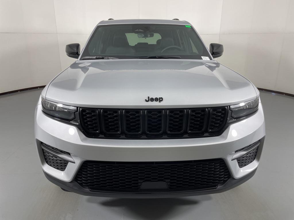 new 2025 Jeep Grand Cherokee car, priced at $39,545