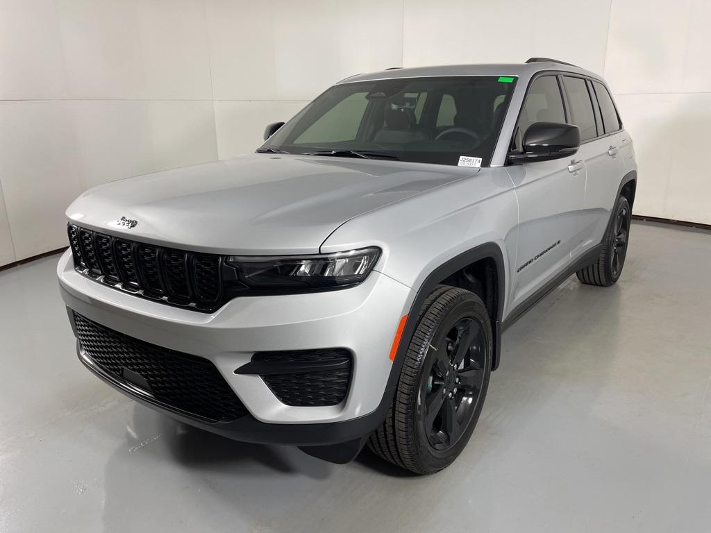 new 2025 Jeep Grand Cherokee car, priced at $39,545