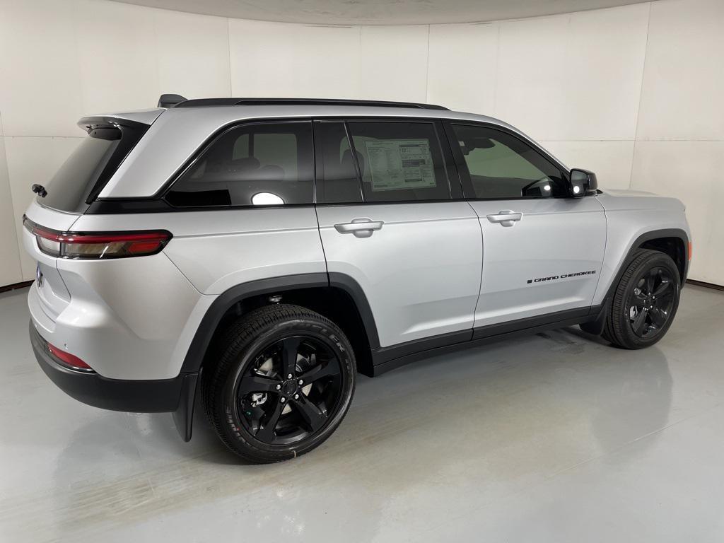 new 2025 Jeep Grand Cherokee car, priced at $39,545