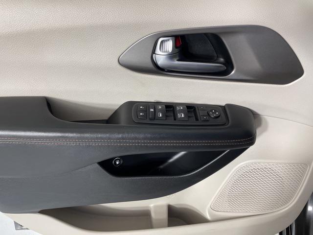 used 2020 Chrysler Pacifica Hybrid car, priced at $23,100