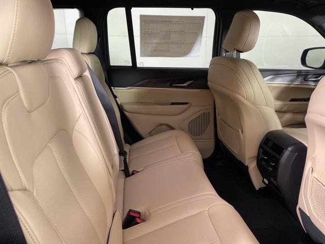 new 2025 Jeep Grand Cherokee car, priced at $45,900
