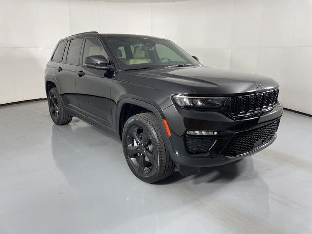 new 2025 Jeep Grand Cherokee car, priced at $45,900