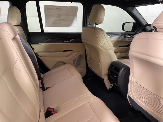 new 2025 Jeep Grand Cherokee car, priced at $45,900