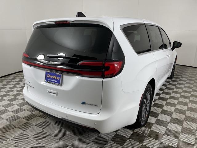 new 2024 Chrysler Pacifica Hybrid car, priced at $42,501