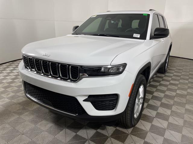new 2025 Jeep Grand Cherokee car, priced at $35,575