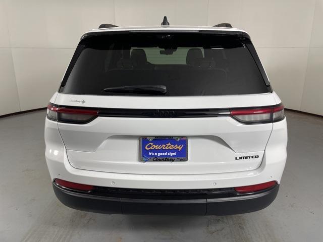 new 2025 Jeep Grand Cherokee car, priced at $49,900