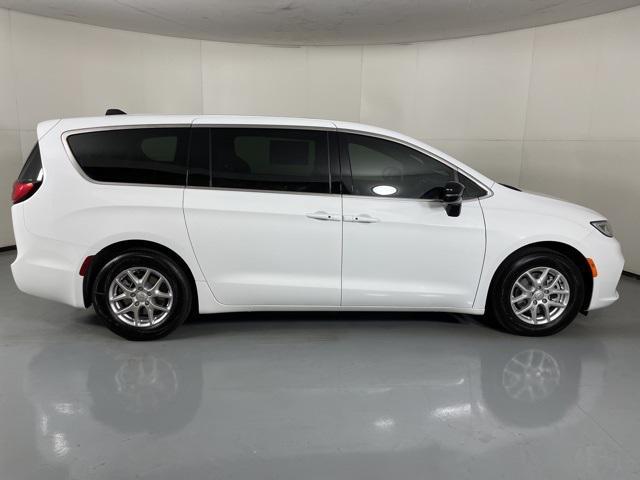 new 2025 Chrysler Pacifica car, priced at $39,900
