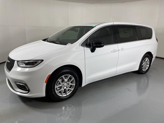new 2025 Chrysler Pacifica car, priced at $39,900