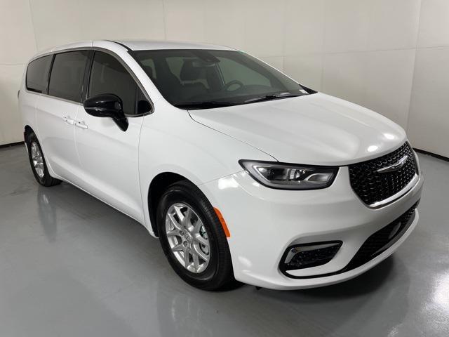 new 2025 Chrysler Pacifica car, priced at $39,900