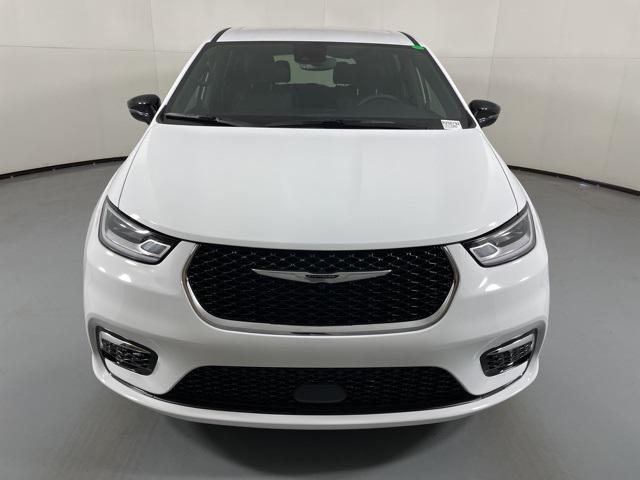 new 2025 Chrysler Pacifica car, priced at $39,900