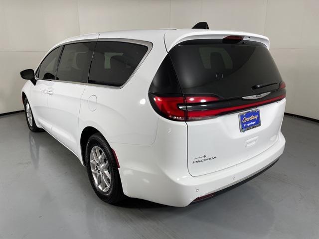 new 2025 Chrysler Pacifica car, priced at $39,900
