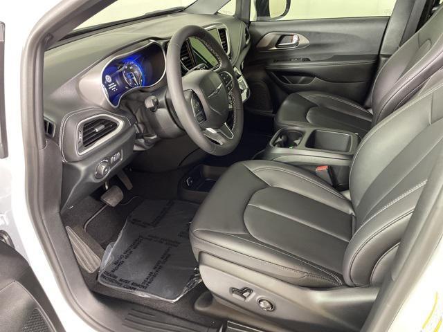 new 2025 Chrysler Pacifica car, priced at $39,900