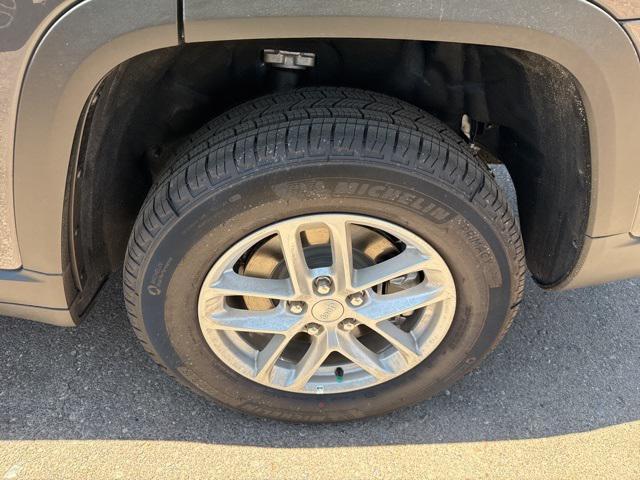 new 2025 Jeep Grand Cherokee L car, priced at $33,975