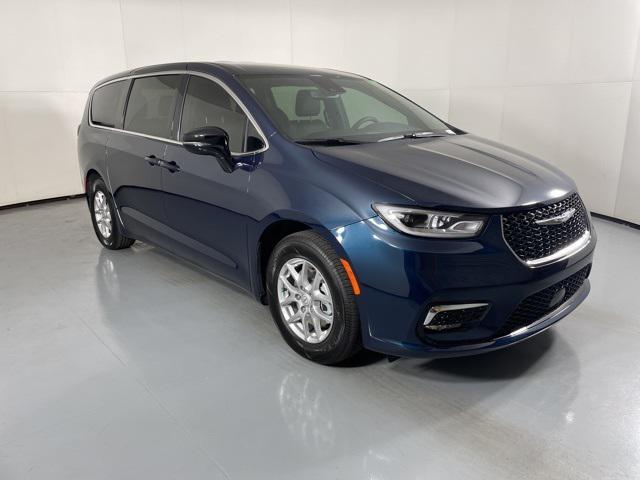 new 2025 Chrysler Pacifica car, priced at $34,215