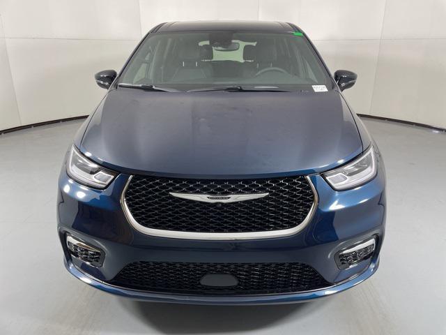 new 2025 Chrysler Pacifica car, priced at $34,215