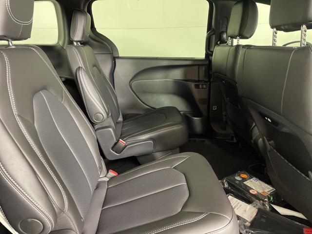 new 2025 Chrysler Pacifica car, priced at $34,215