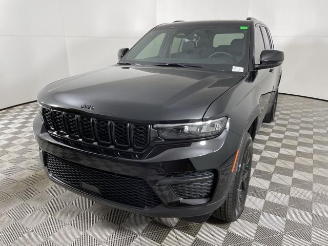 new 2025 Jeep Grand Cherokee car, priced at $42,501