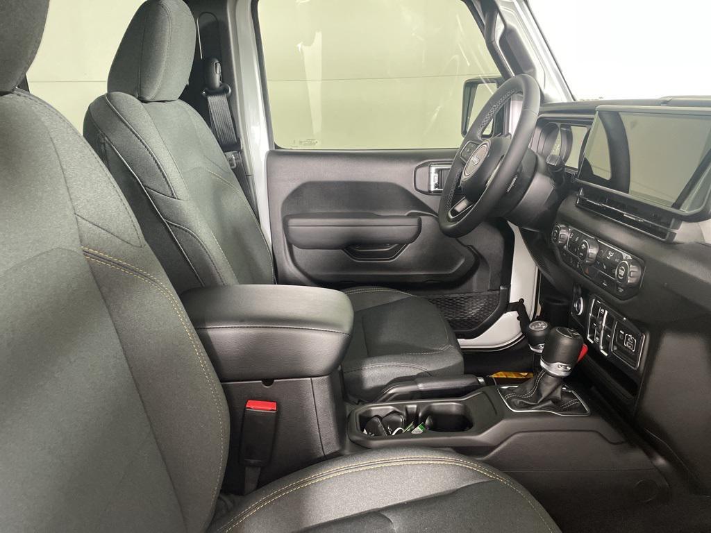 new 2025 Jeep Gladiator car, priced at $42,900