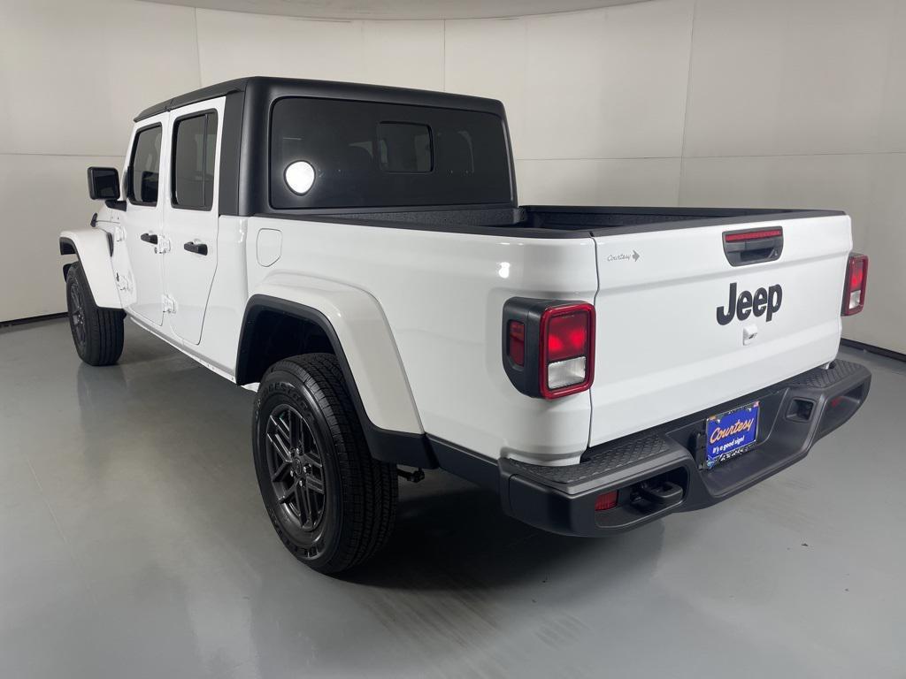 new 2025 Jeep Gladiator car, priced at $42,900