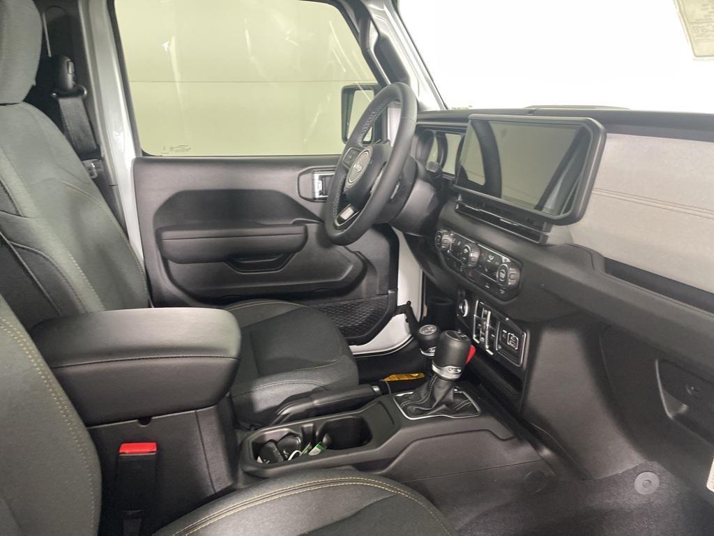 new 2025 Jeep Gladiator car, priced at $42,900