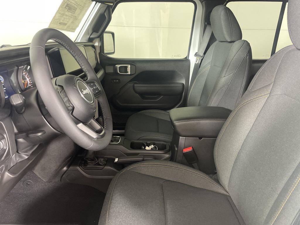 new 2025 Jeep Gladiator car, priced at $42,900