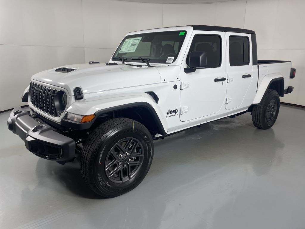 new 2025 Jeep Gladiator car, priced at $42,900