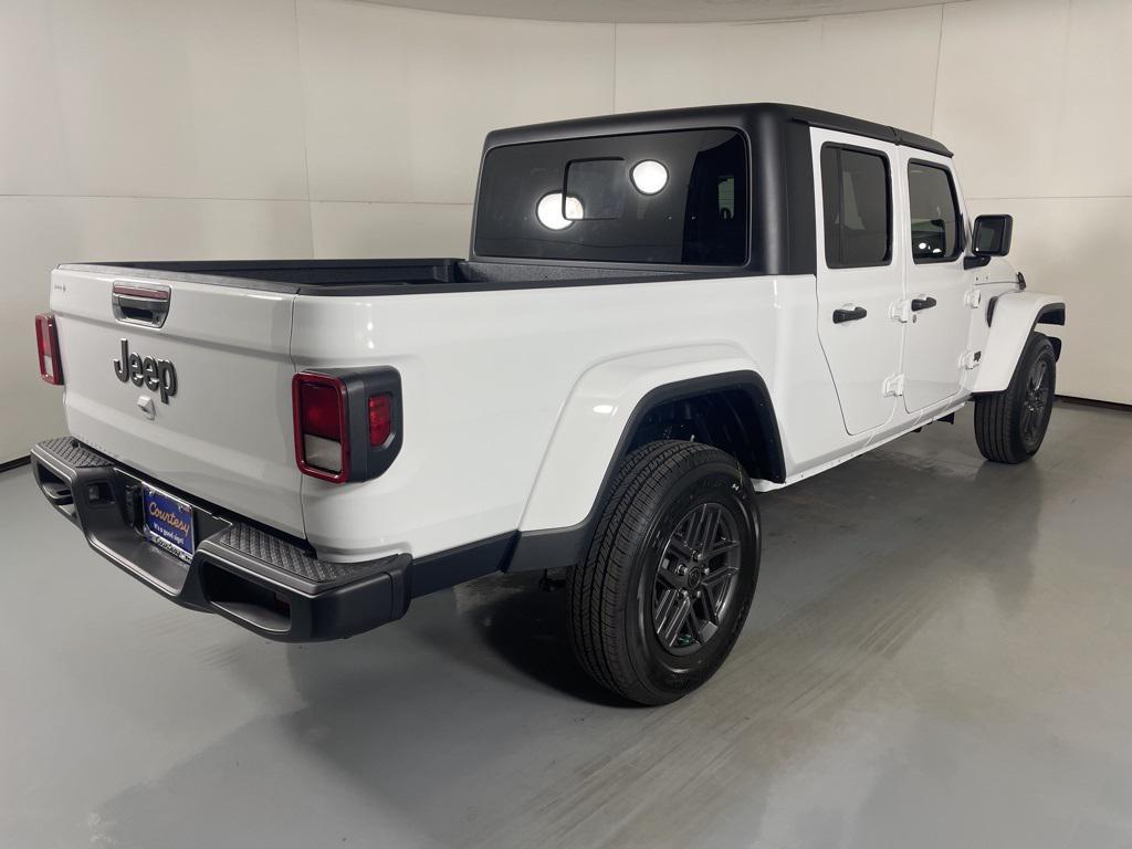 new 2025 Jeep Gladiator car, priced at $42,900