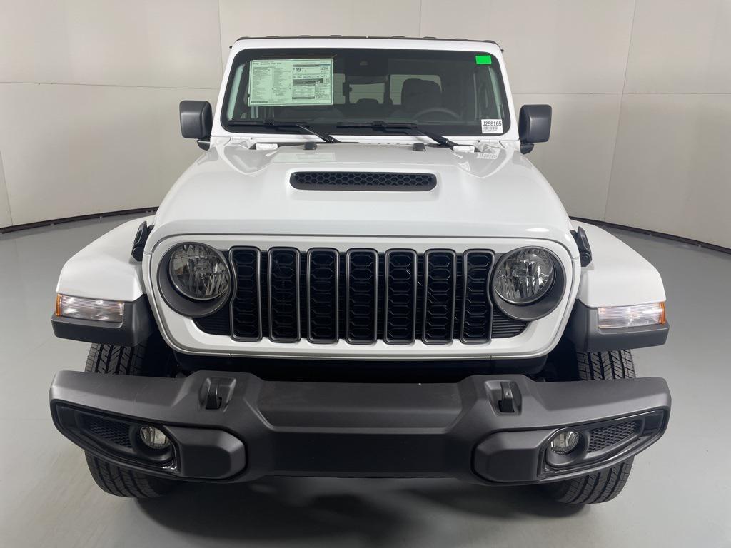 new 2025 Jeep Gladiator car, priced at $42,900
