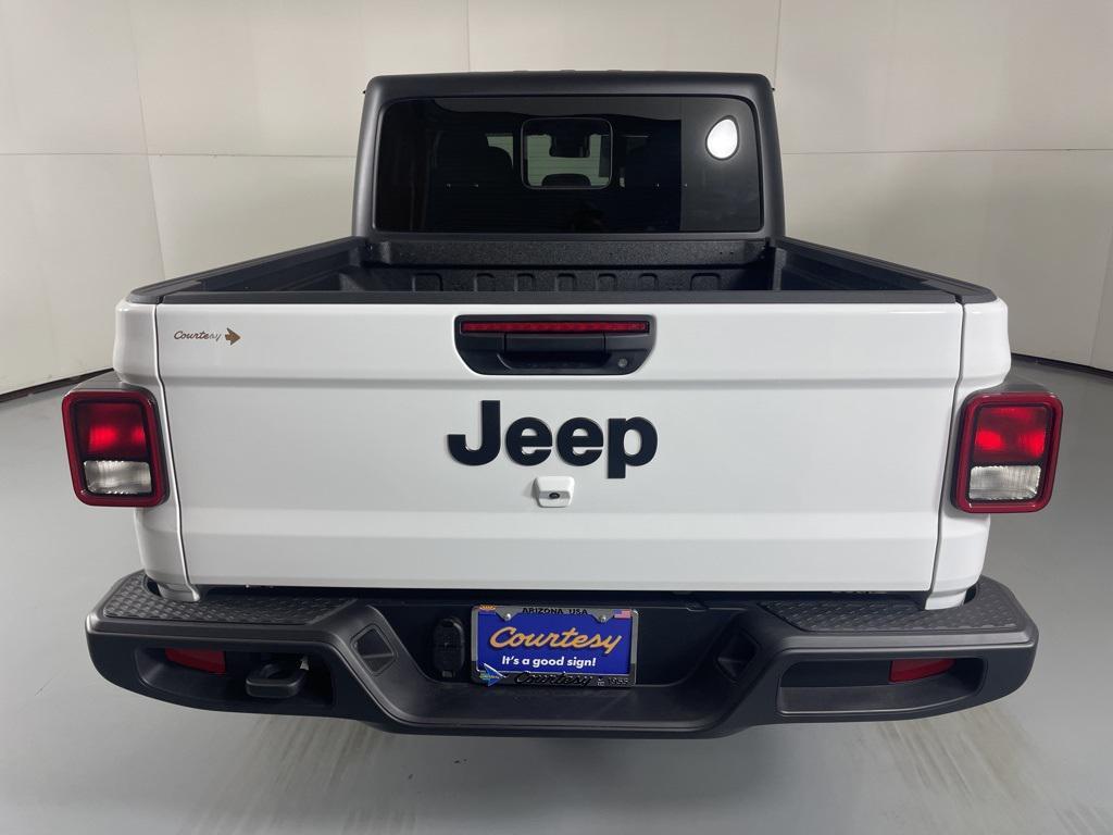 new 2025 Jeep Gladiator car, priced at $42,900