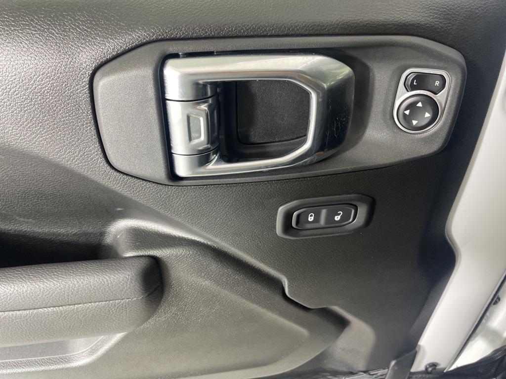 new 2025 Jeep Gladiator car, priced at $42,900