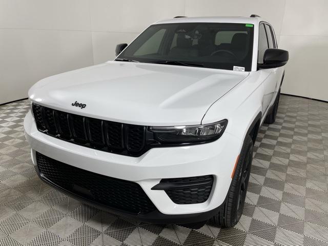 new 2025 Jeep Grand Cherokee car, priced at $42,001