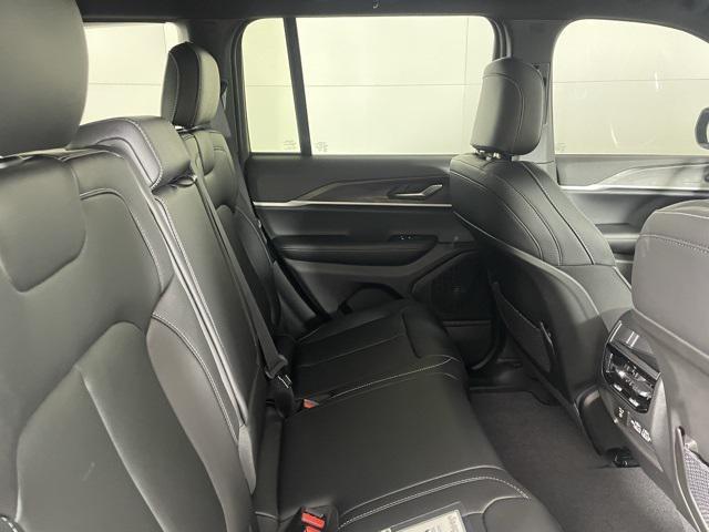 new 2025 Jeep Grand Cherokee car, priced at $42,900
