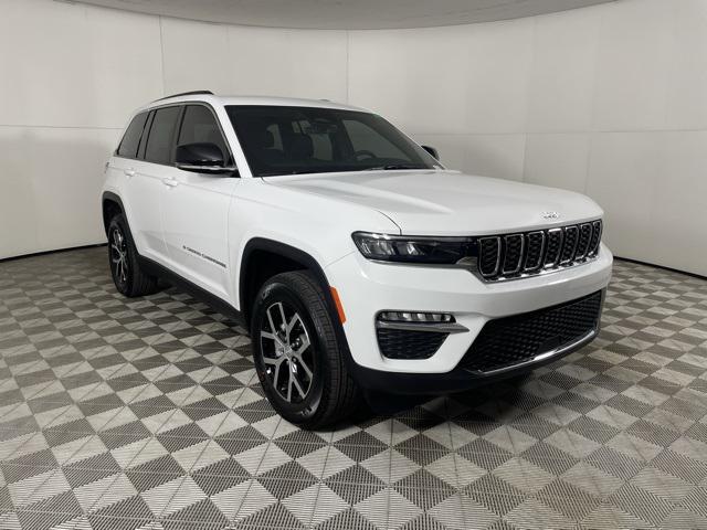 new 2025 Jeep Grand Cherokee car, priced at $42,900
