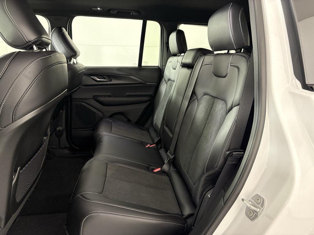 new 2025 Jeep Grand Cherokee car, priced at $38,900