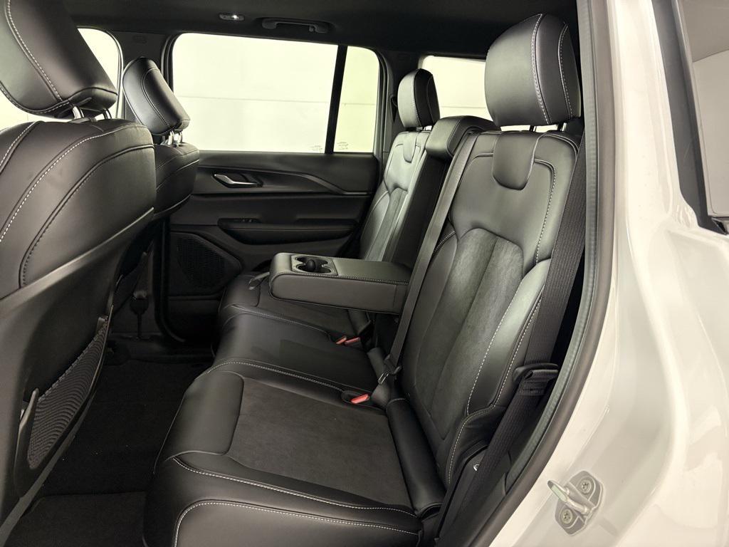 new 2025 Jeep Grand Cherokee car, priced at $38,900