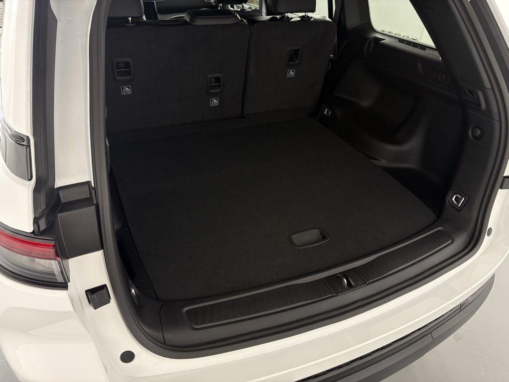 new 2025 Jeep Grand Cherokee car, priced at $38,900