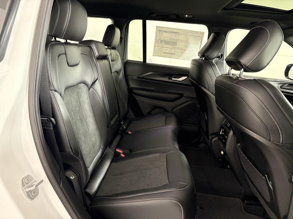 new 2025 Jeep Grand Cherokee car, priced at $38,900