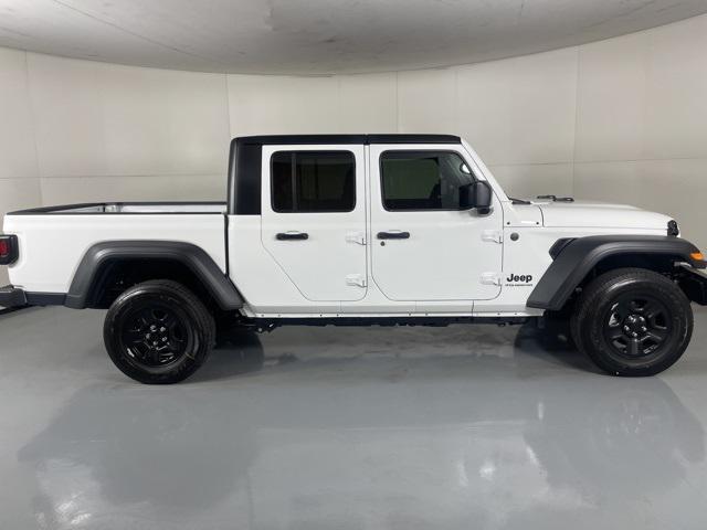 new 2025 Jeep Gladiator car, priced at $36,900
