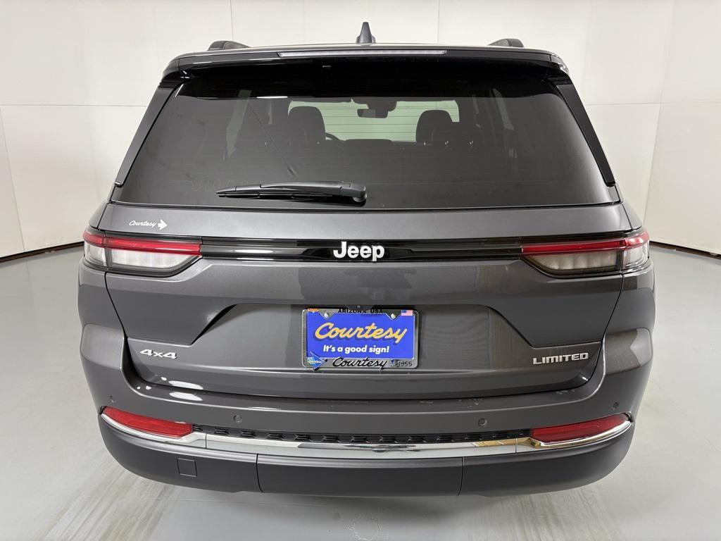 new 2025 Jeep Grand Cherokee car, priced at $42,900