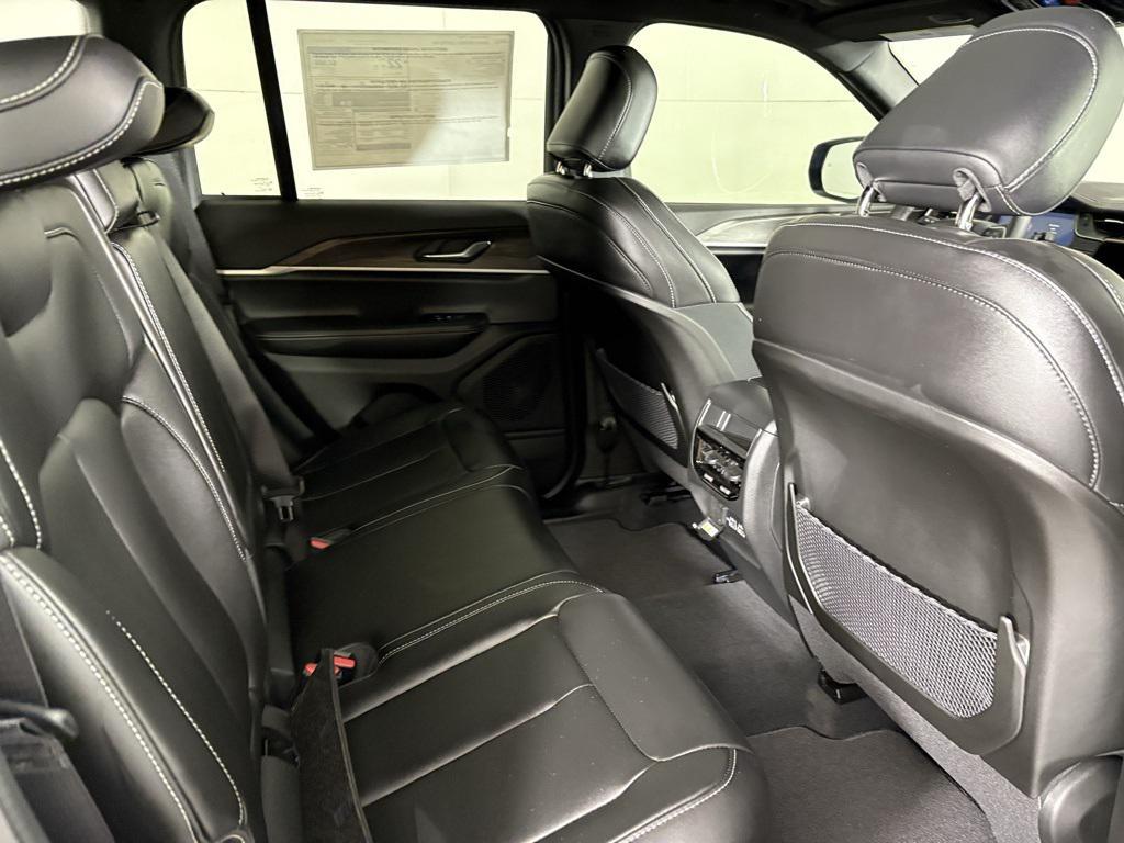 new 2025 Jeep Grand Cherokee car, priced at $42,900