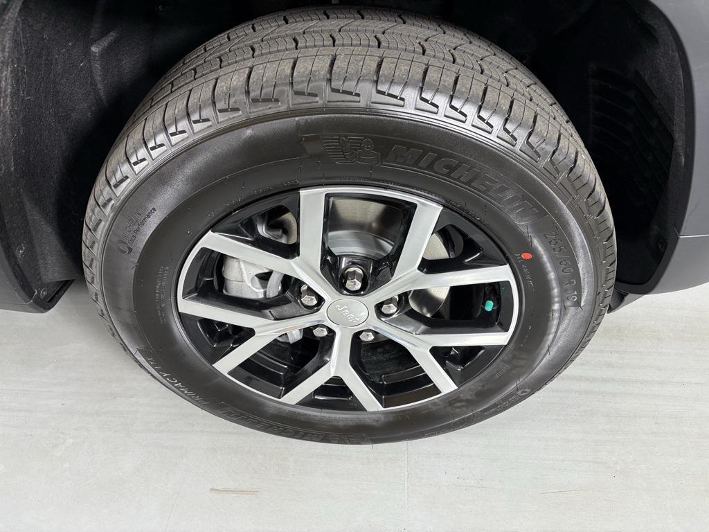 new 2025 Jeep Grand Cherokee car, priced at $42,900