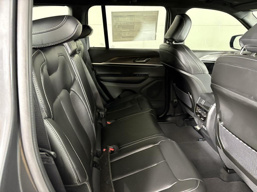 new 2025 Jeep Grand Cherokee car, priced at $42,900