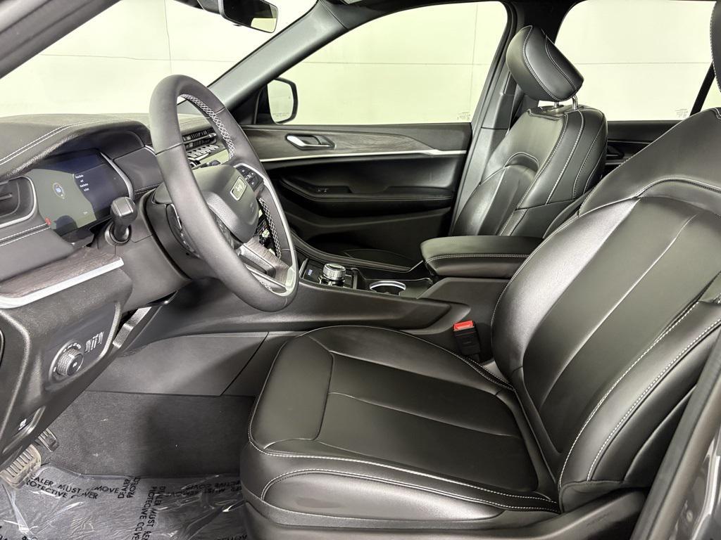 new 2025 Jeep Grand Cherokee car, priced at $42,900